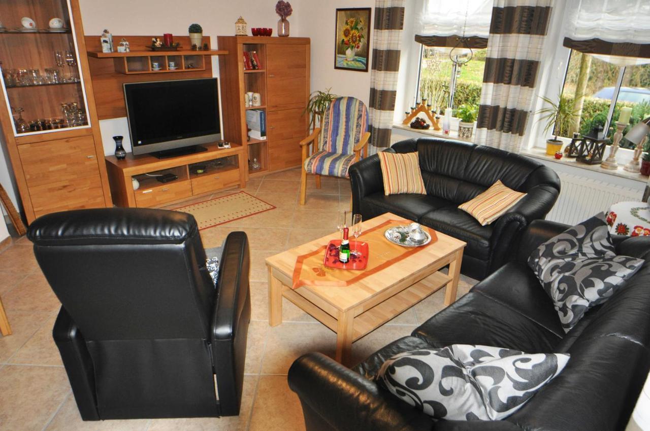 Ferienwohnung Anni, 65325 Moormerland エクステリア 写真